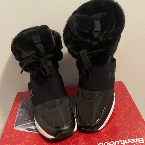 Botas - Picture 1 of 3